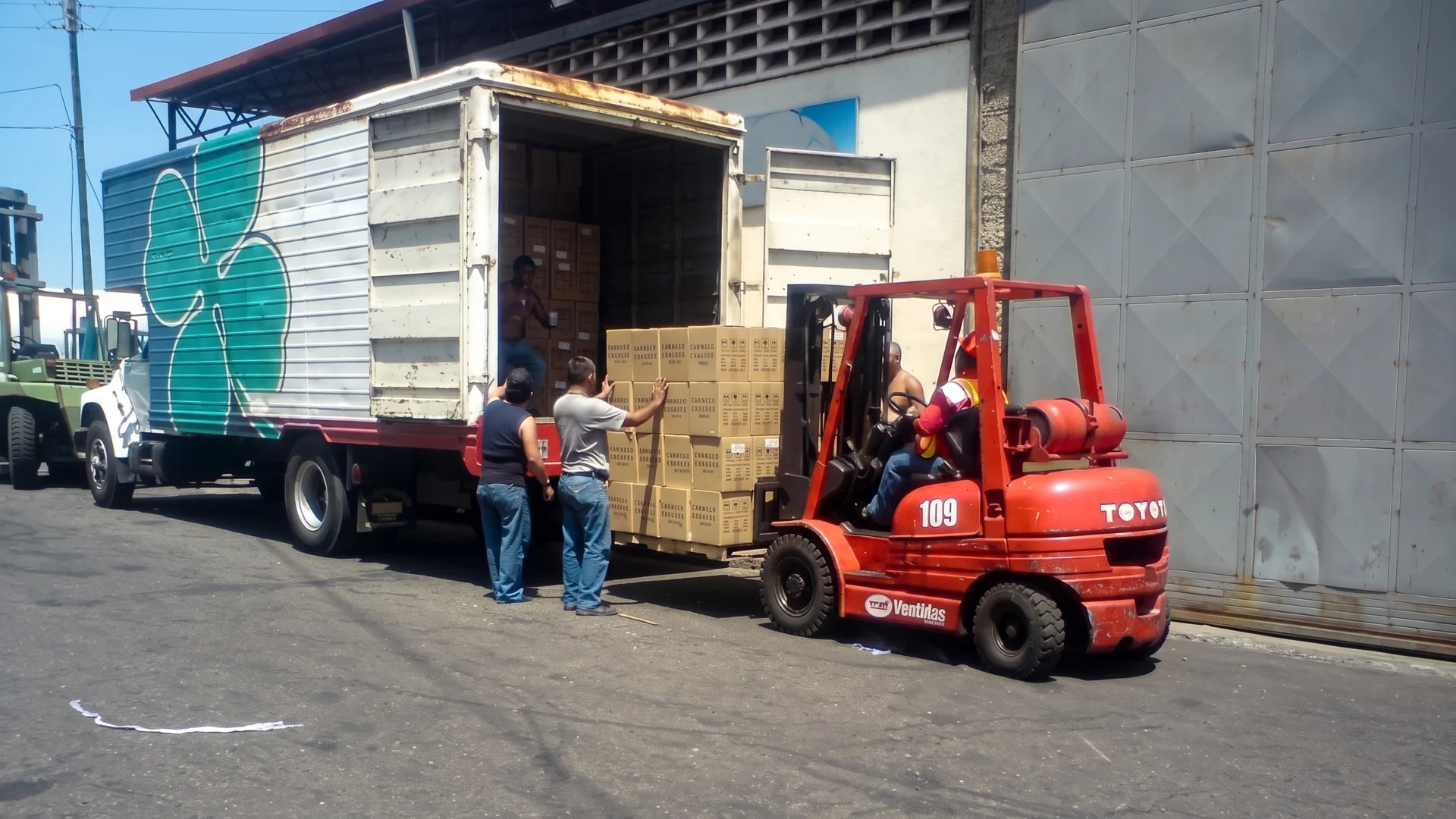 Operaciones de Carga con Montacargas - Clover