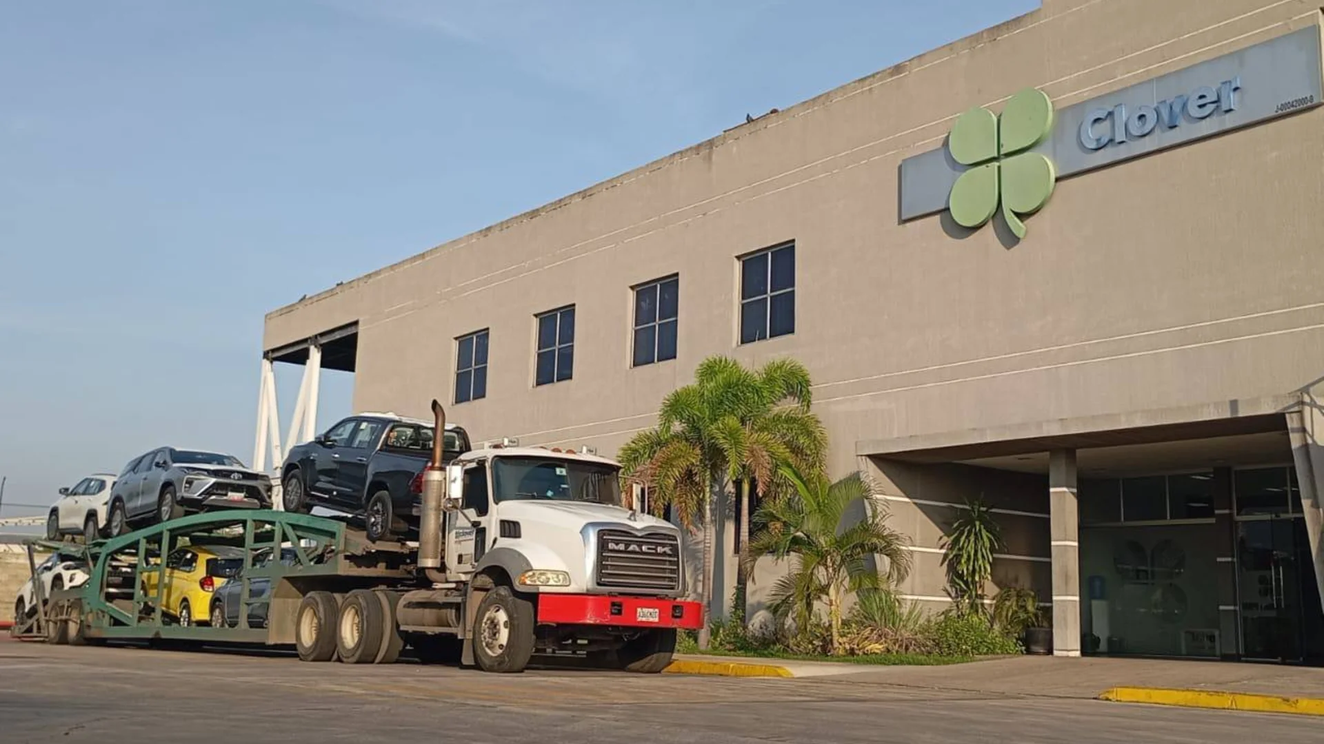 Flota propia de transporte terrestre