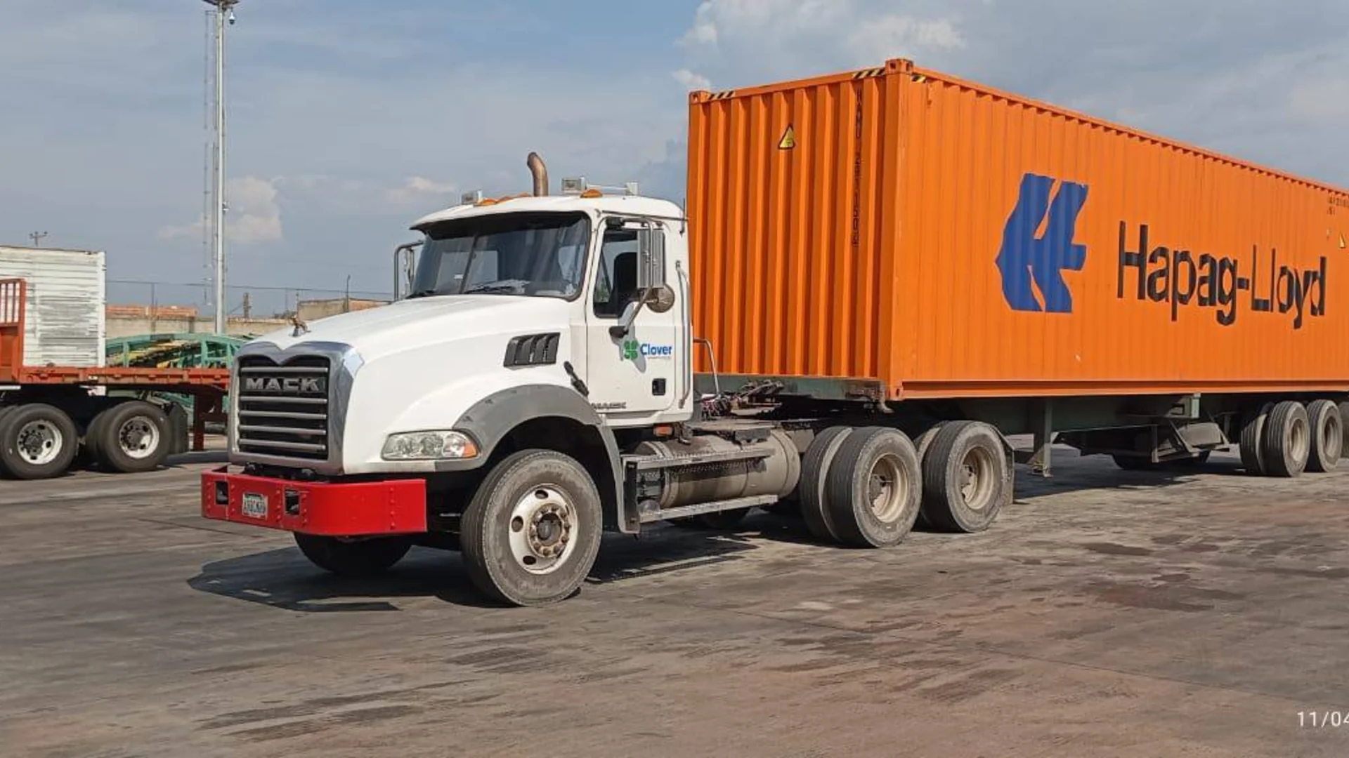 Flota propia de transporte terrestre